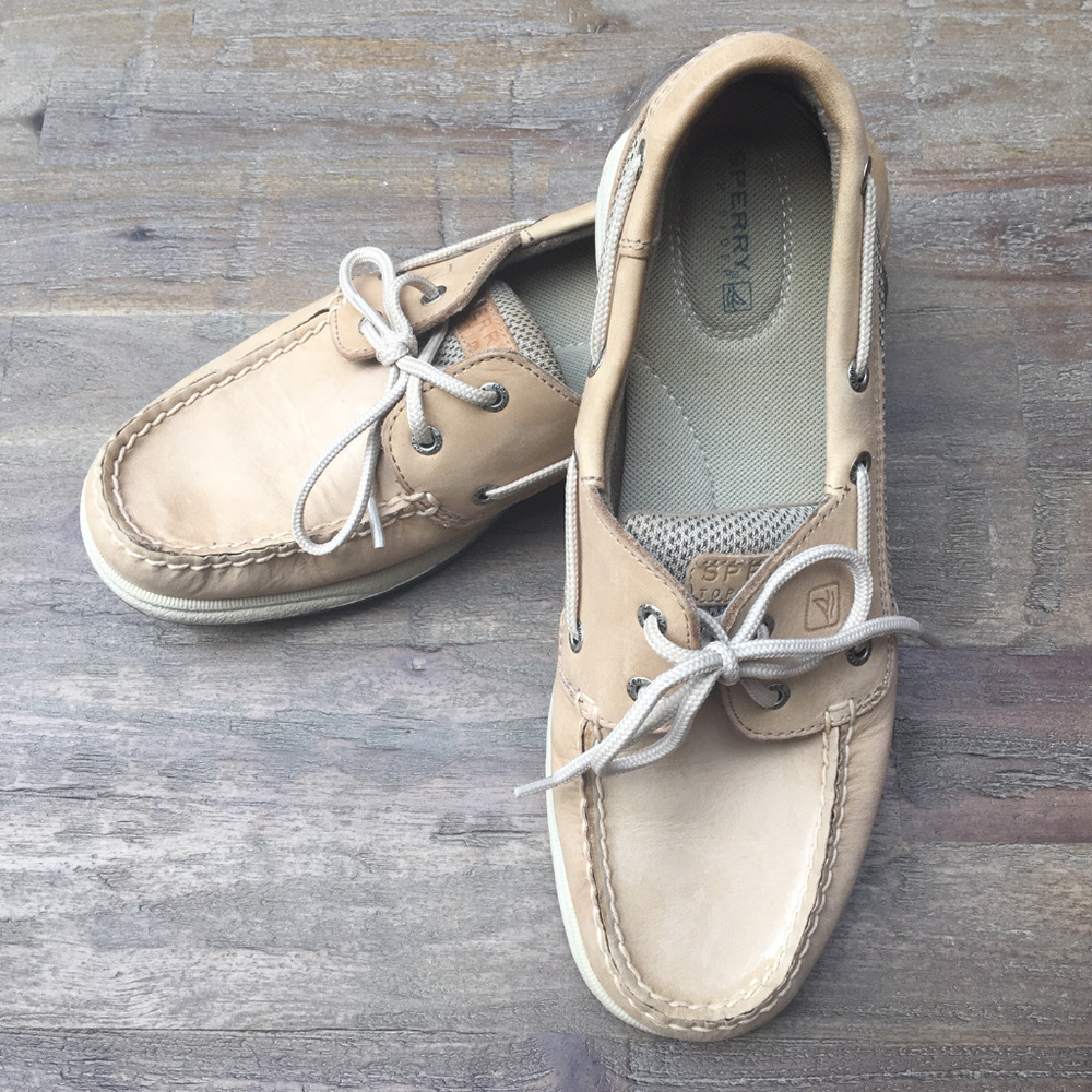 Like New Women's Sperry, Intrepid Boat Shoe Size 9